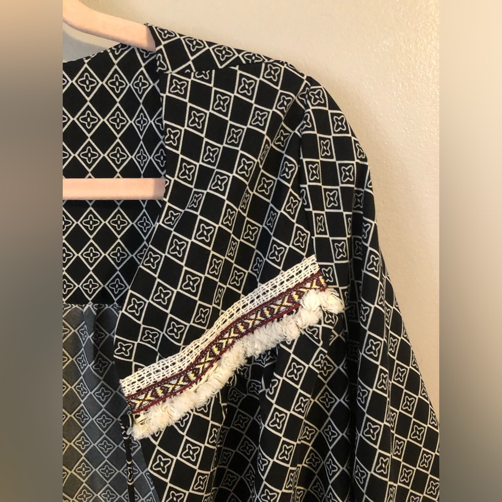 $6❤️Bundled Cato Kimono - Picture 4 of 6
